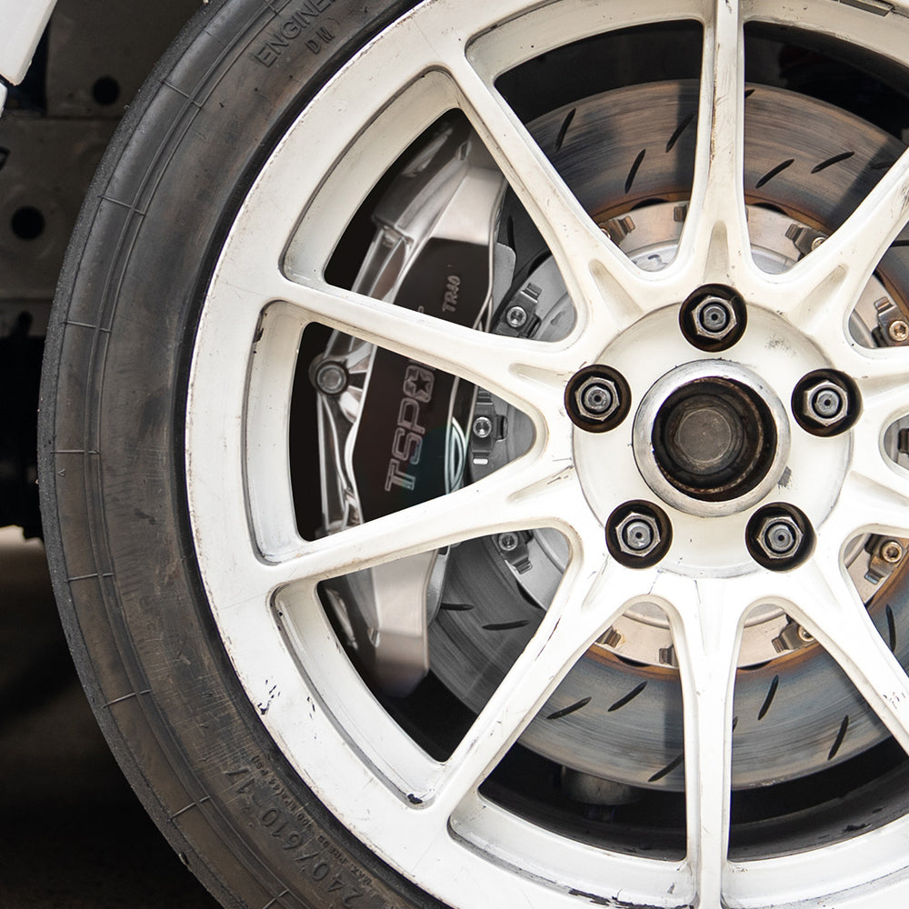 TR40 brake kit installed in a CTCC racing car.